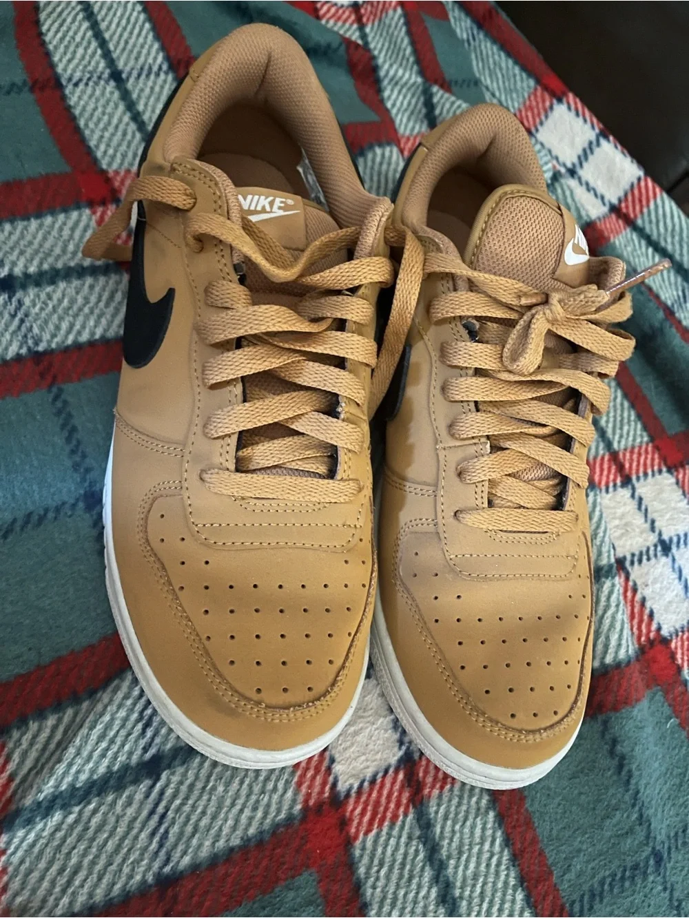 Nike Men’s Low-Top Sneakers in Wheat with Black Swoosh Size 8.5 There like New